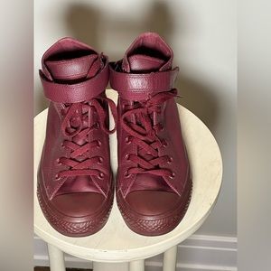 Chuck Taylor Converse Sneaker - Burgundy Brea Leather Sneaker size 8